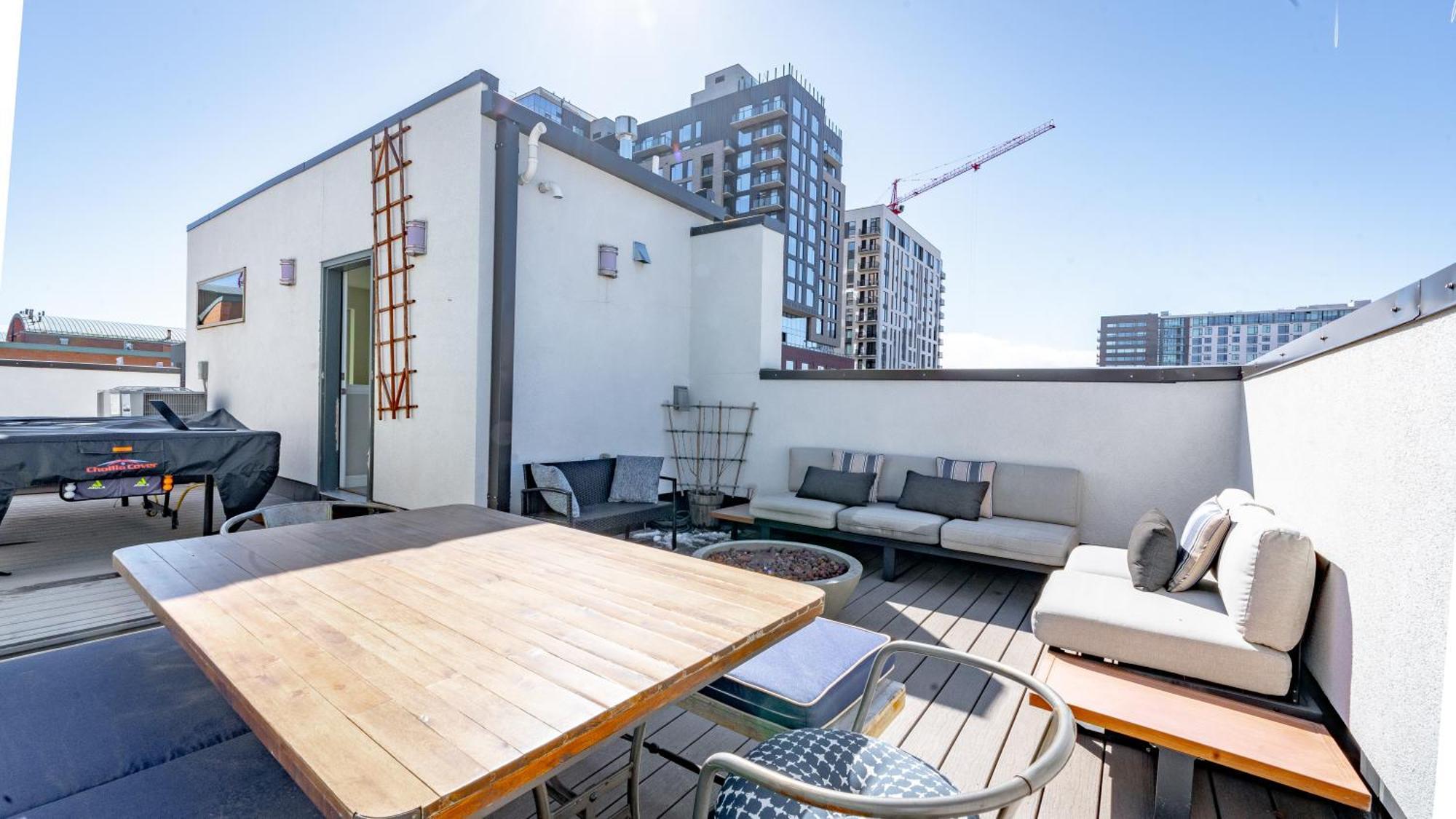 Hip Townhome W/ Rooftop Views - Walk To Everything Denver Exterior photo